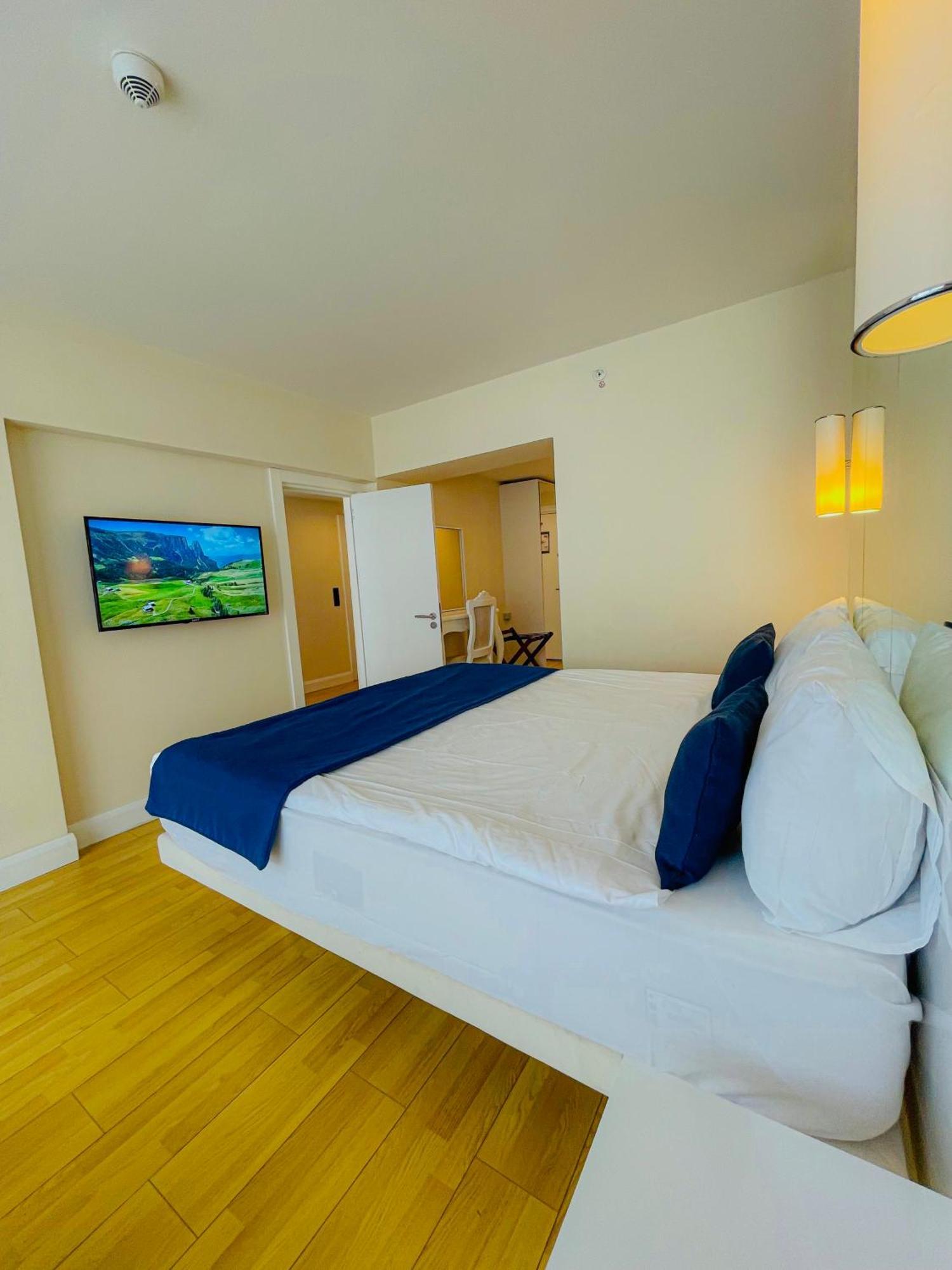Luxury Batumi Hotel Εξωτερικό φωτογραφία