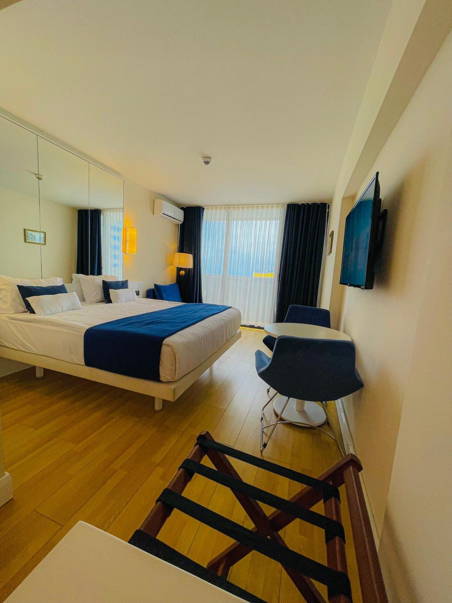 Luxury Batumi Hotel Εξωτερικό φωτογραφία
