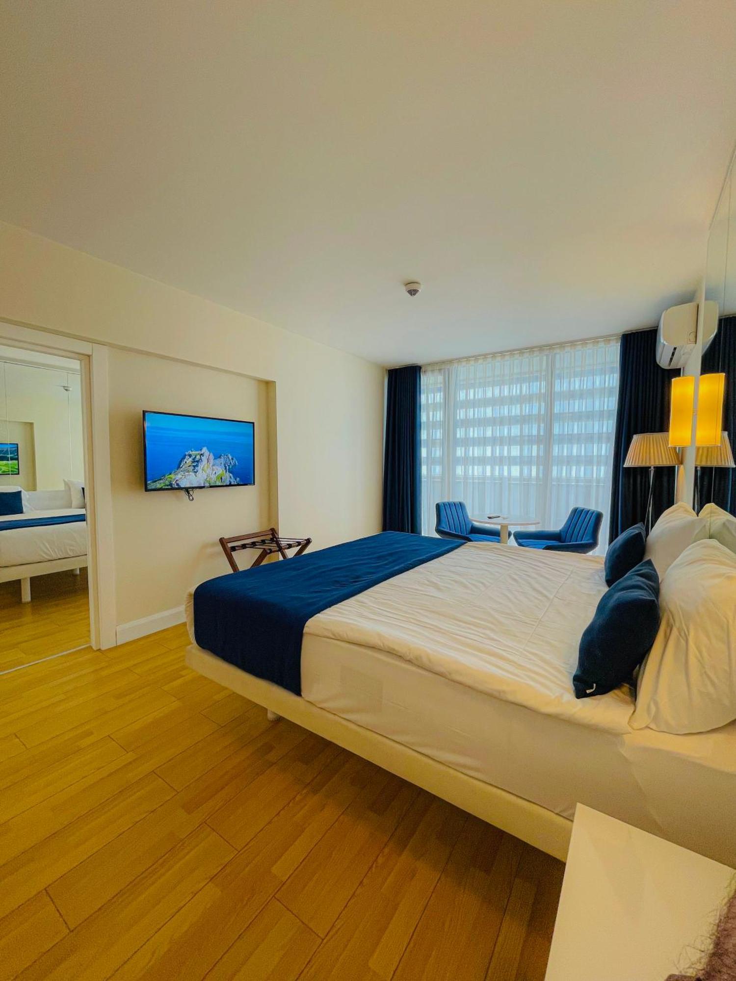 Luxury Batumi Hotel Εξωτερικό φωτογραφία