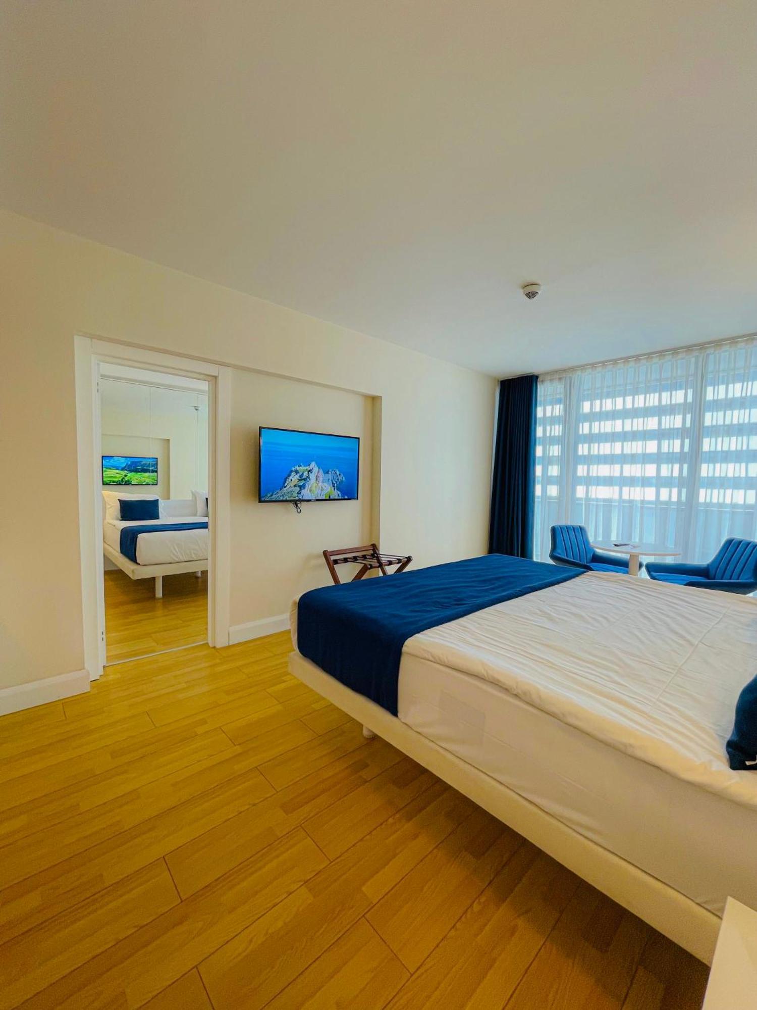 Luxury Batumi Hotel Εξωτερικό φωτογραφία