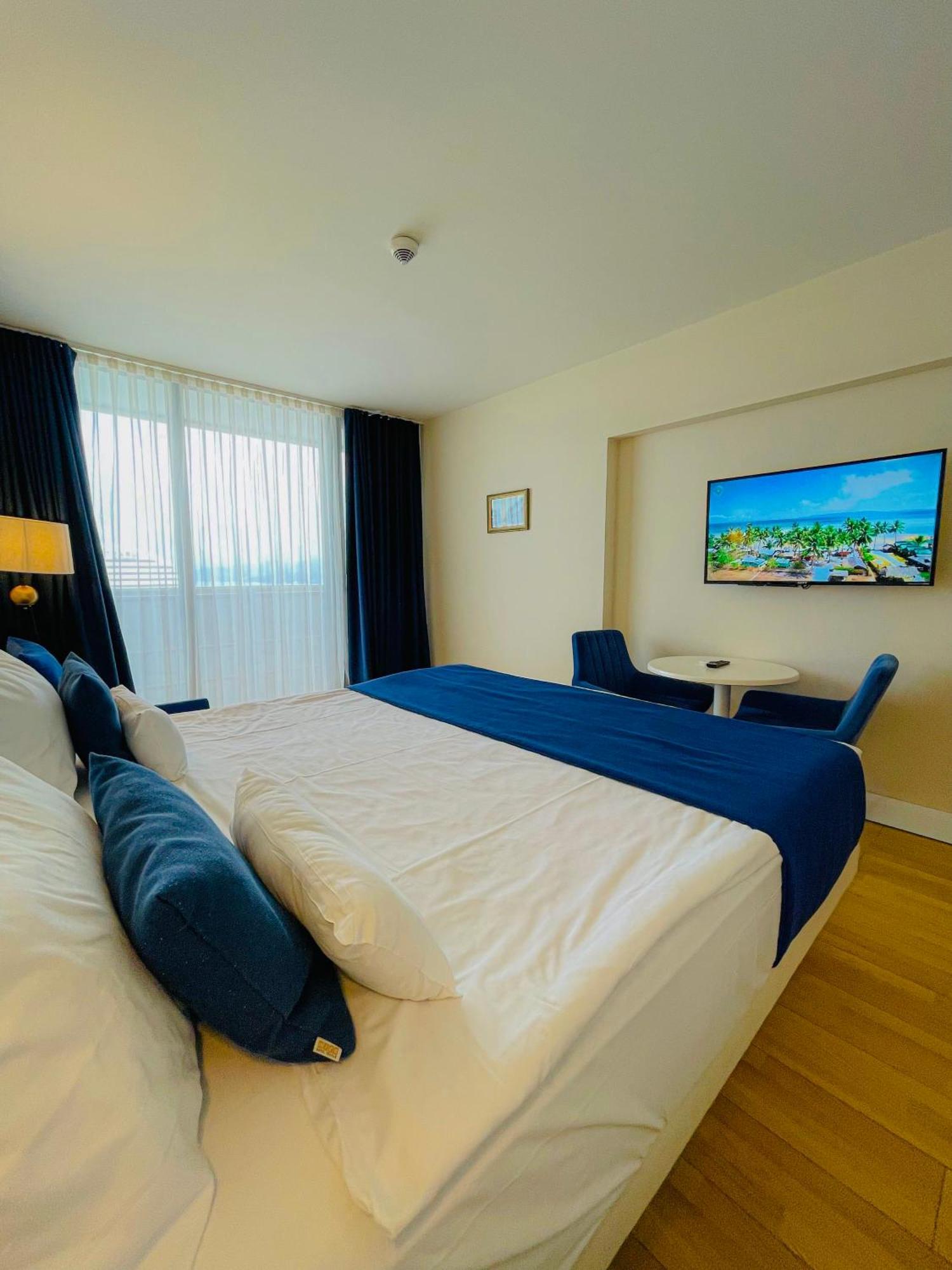 Luxury Batumi Hotel Εξωτερικό φωτογραφία