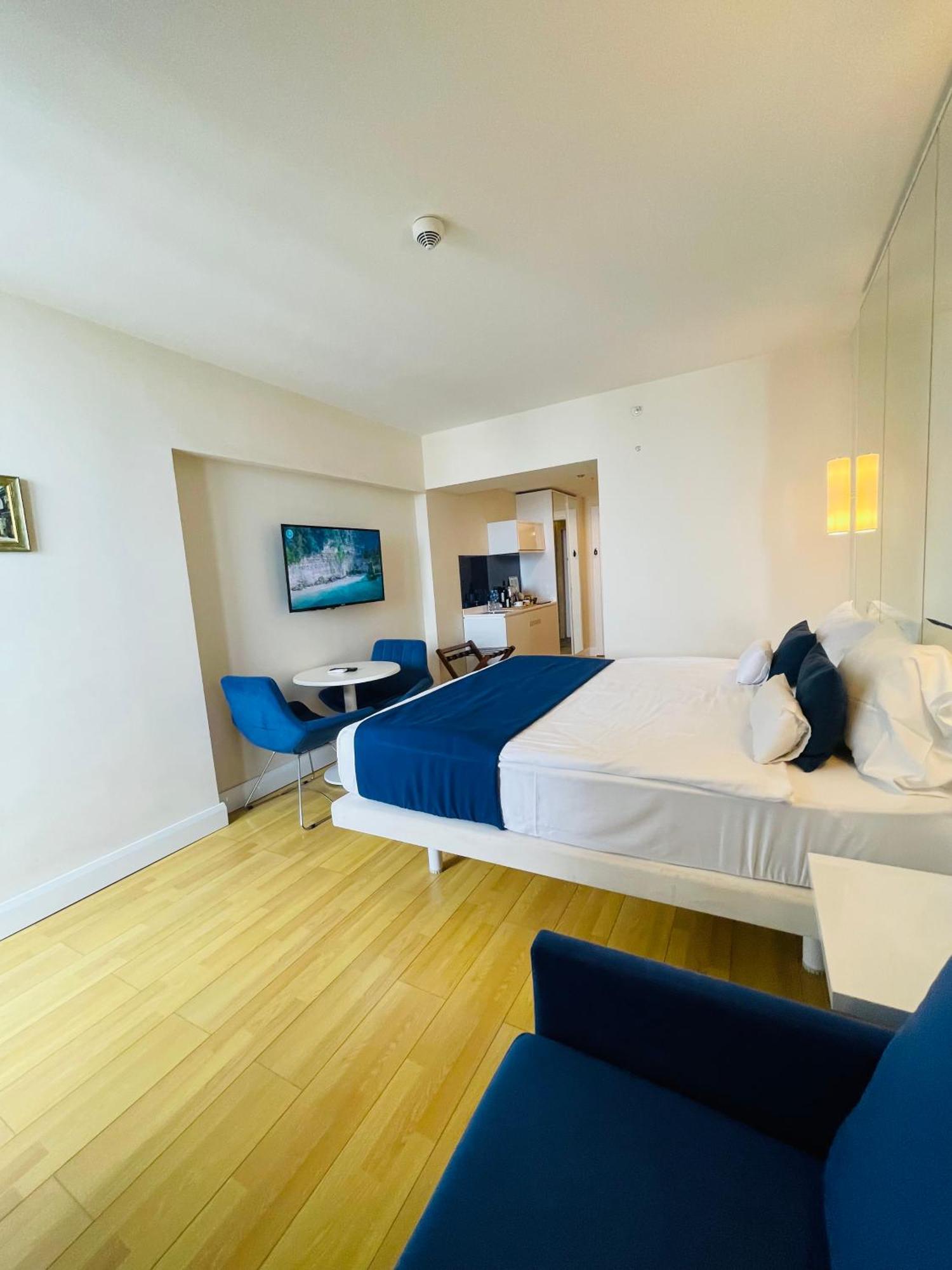 Luxury Batumi Hotel Εξωτερικό φωτογραφία