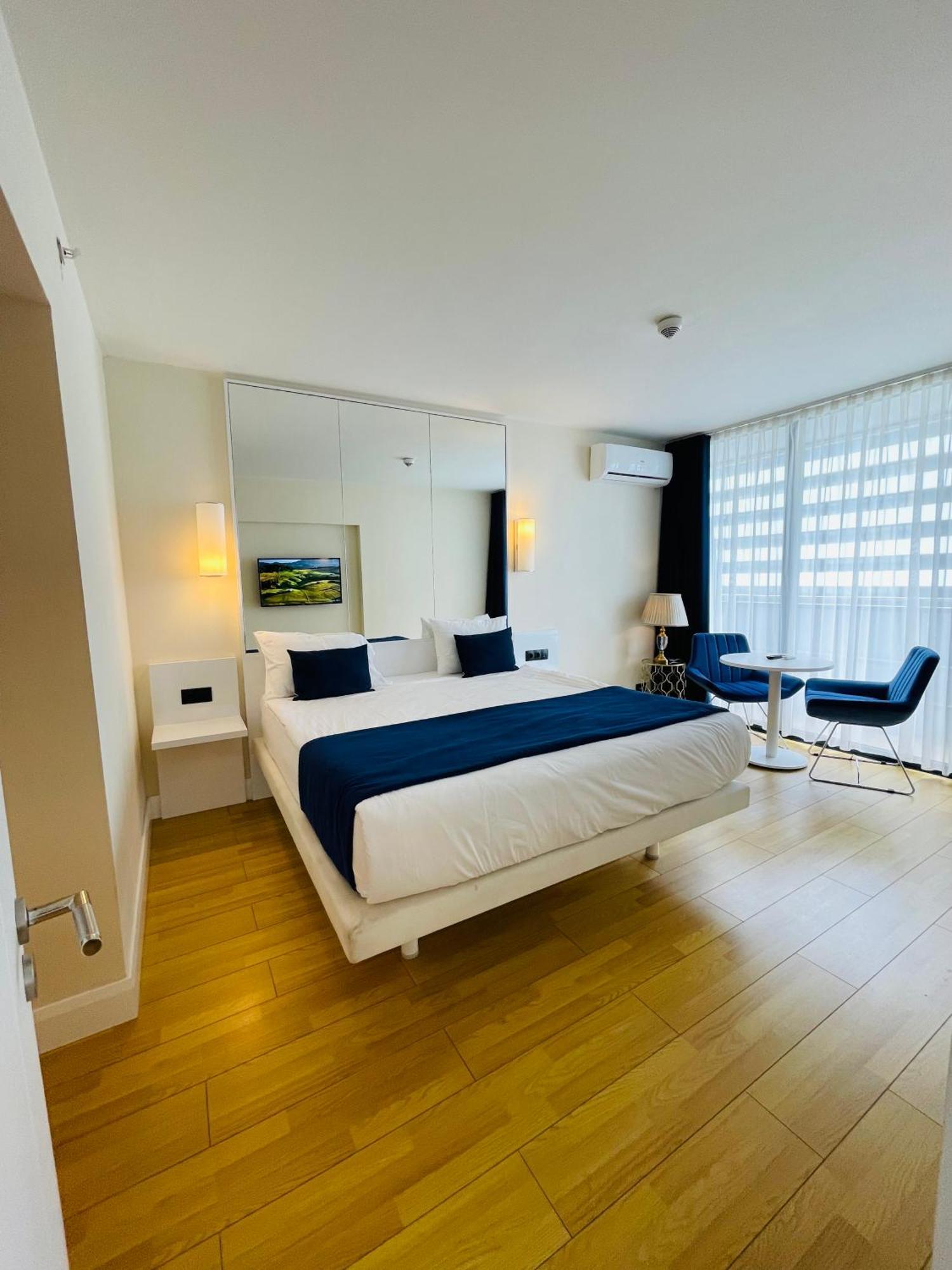 Luxury Batumi Hotel Εξωτερικό φωτογραφία