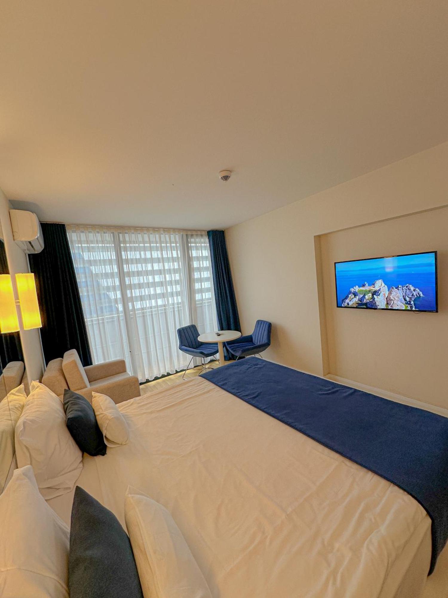 Luxury Batumi Hotel Εξωτερικό φωτογραφία
