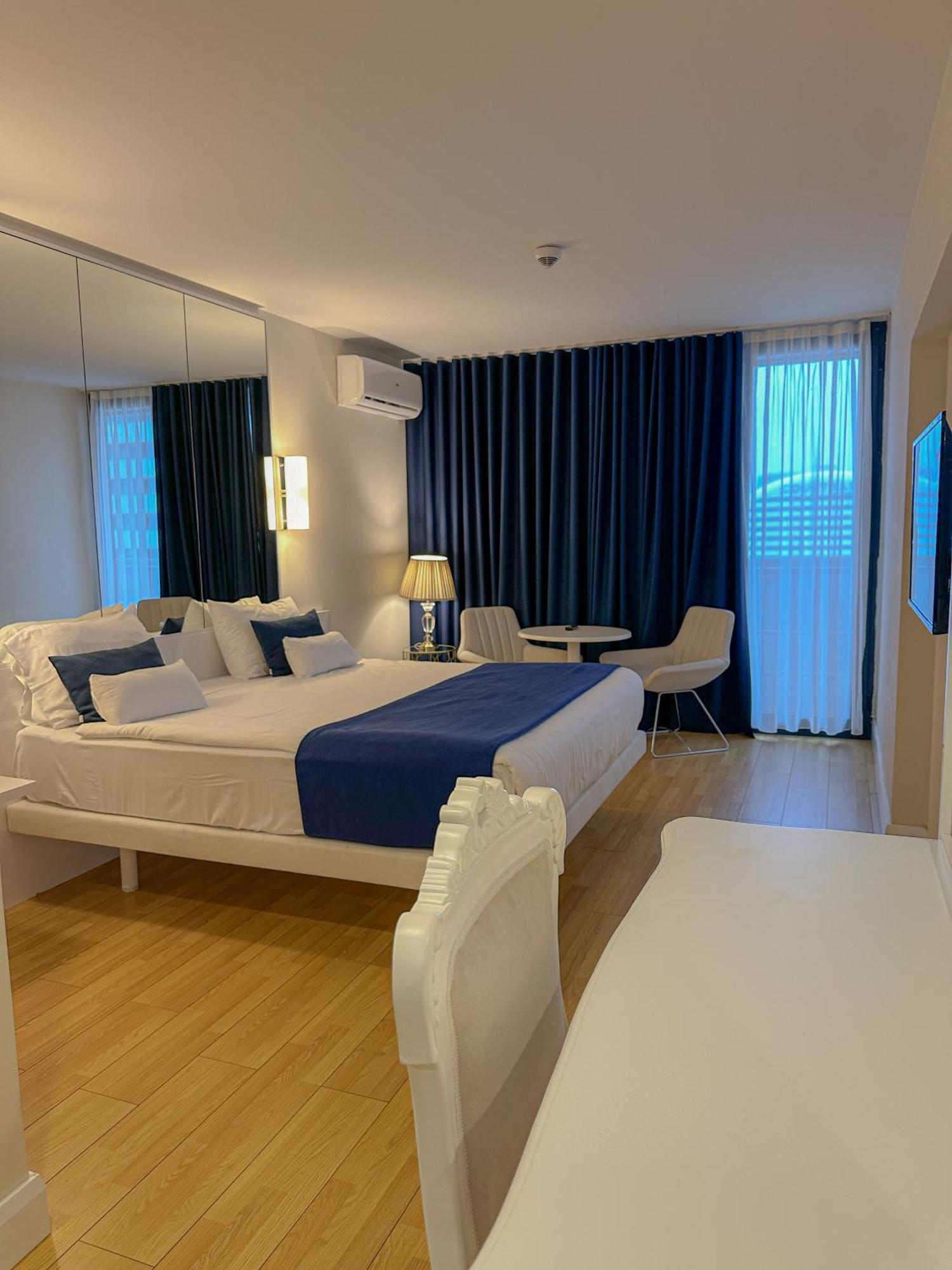 Luxury Batumi Hotel Εξωτερικό φωτογραφία