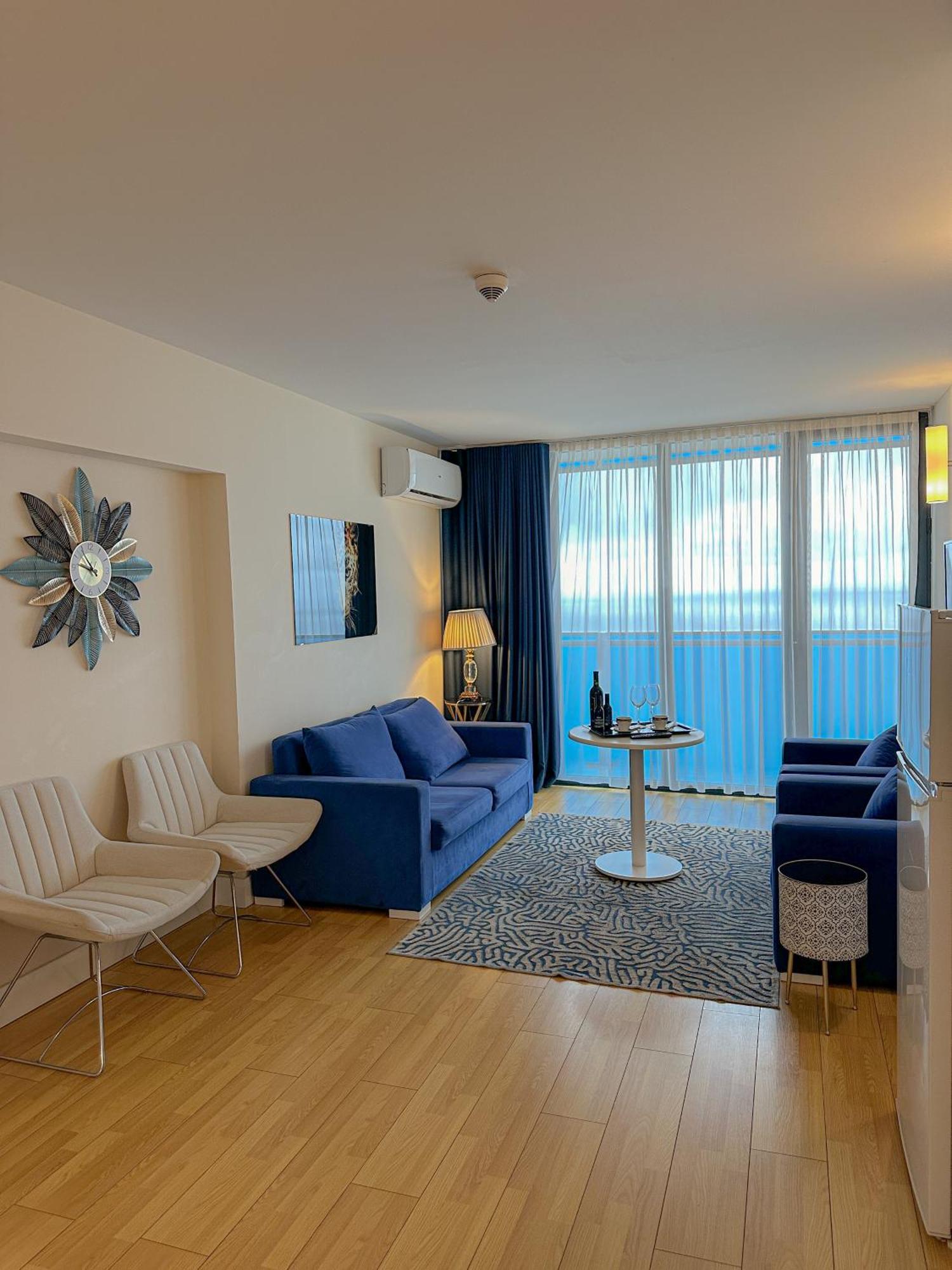 Luxury Batumi Hotel Εξωτερικό φωτογραφία