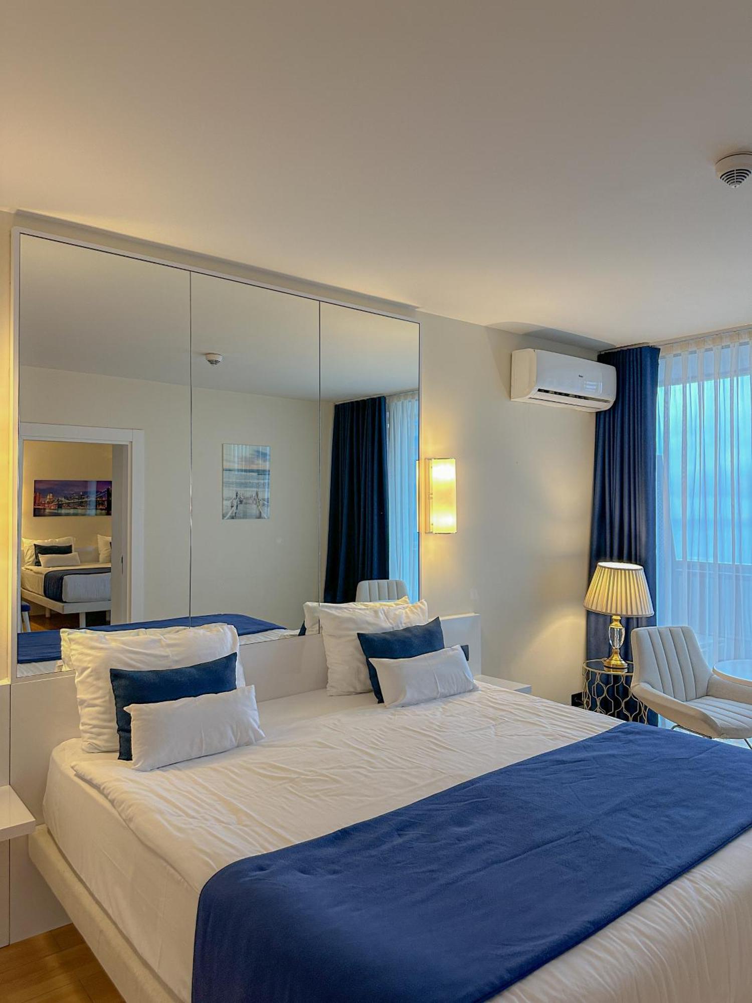 Luxury Batumi Hotel Εξωτερικό φωτογραφία