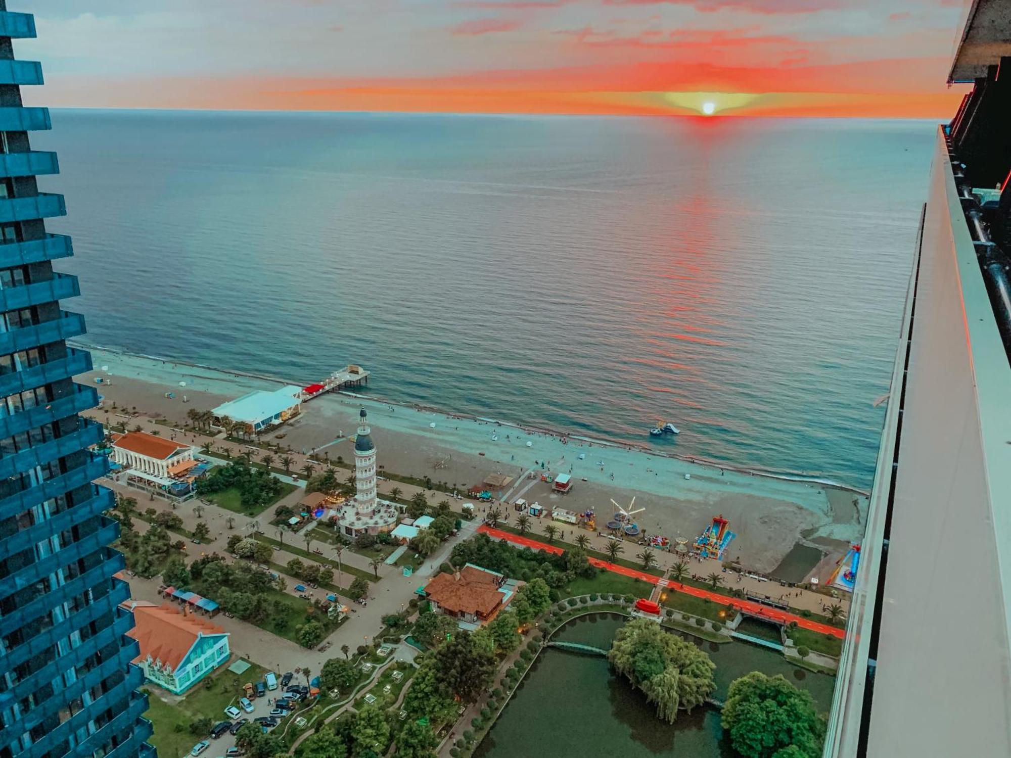Luxury Batumi Hotel Εξωτερικό φωτογραφία