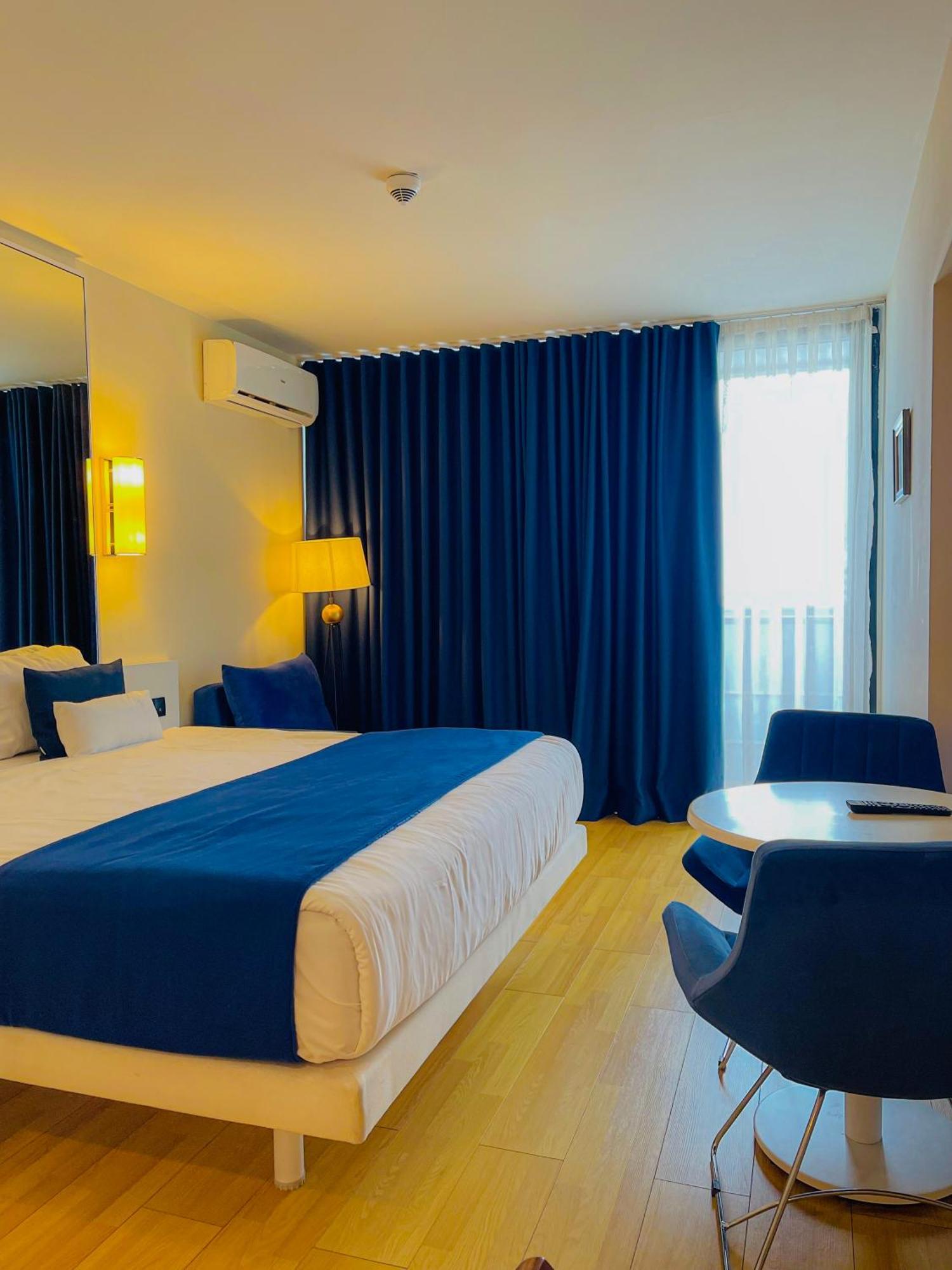 Luxury Batumi Hotel Εξωτερικό φωτογραφία