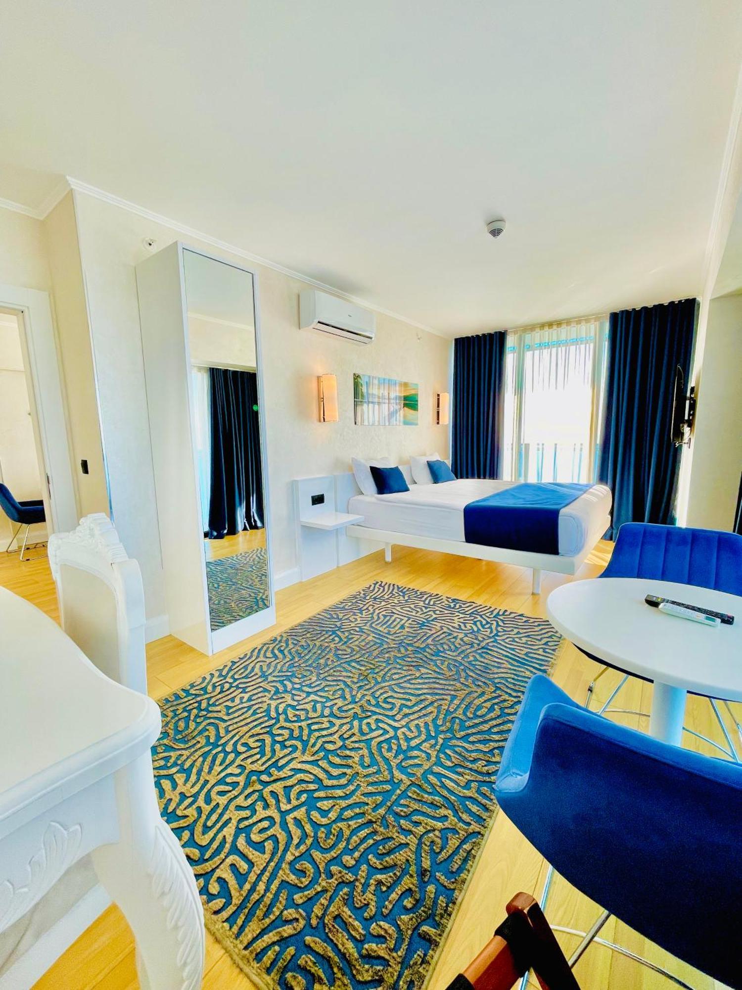 Luxury Batumi Hotel Εξωτερικό φωτογραφία